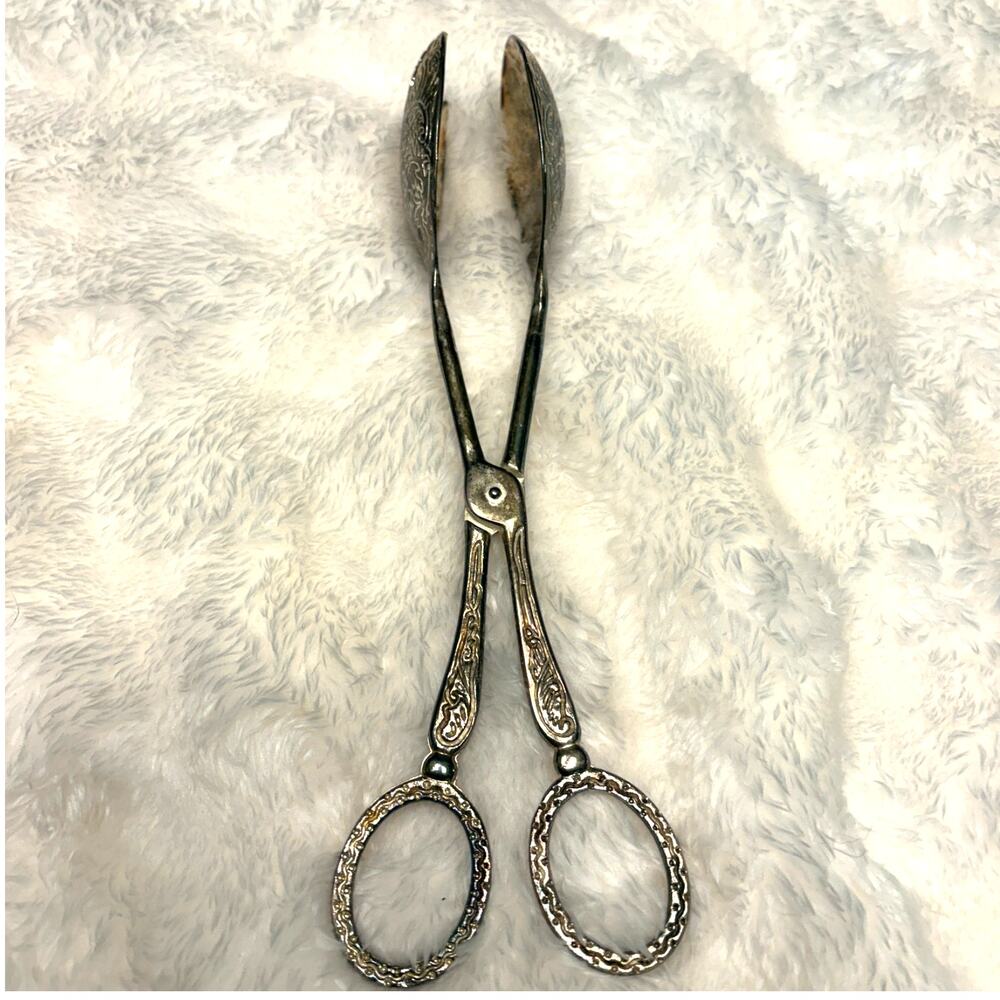Vintage Silver Plated Salad Scissor Tongs Ornate Scrollwork Floral
